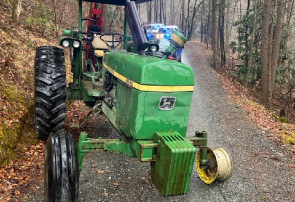 Video shows a John Deere tractor driver initiating a police pursuit.